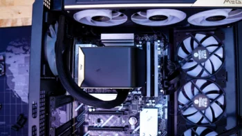 MSI MEG CoreLiquid E15 360 Liquid CPU Cooler
